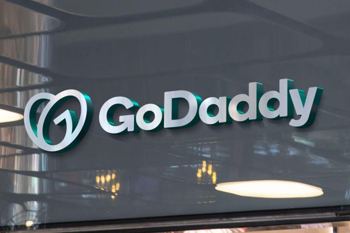 15 Best GoDaddy for Domain & Web Hosting Alternatives 2023